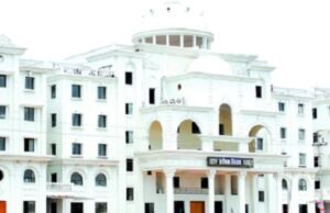 जोन ऑफिस में समय पर नहीं पहुंचे कर्मचारी, कटेगा एक दिन का वेतन