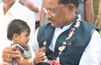 मुख्यमंत्री अचानक पहुंचे सहसपुर, लिया ग्रामीणों से सीधा फीडबैक, उमड़ी भीड़