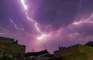 आकाशीय बिजली की चपेट में पति-पत्नी की मौत