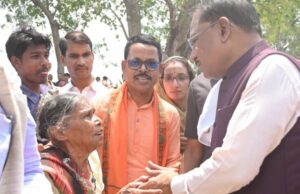 सुशासन तिहार : सीएम साय का हेलिकॉप्टर कोरबा के मदनपुर में उतरा, मुखिया को देखने उमड़ी भीड़