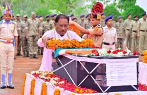मुख्यमंत्री साय ने नक्सल मुठभेड़ में शहीद जवान मेहुल भाई को दी श्रद्धांजलि