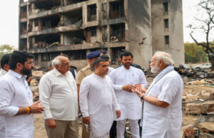 पीएम मोदी अहमदाबाद एयरपोर्ट पहुंचे, विमान हादसे का लिया जायजा