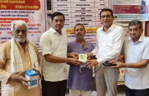 जैन संवेदना ट्रस्ट ने साधर्मिक परिवारों को सौंपी बीपी-शुगर मशीन