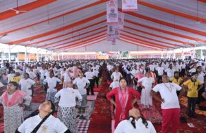 मुख्यमंत्री श्री विष्णु देव ने हजारों लोगों के साथ जिला मुख्यालय जशपुर में किया योगाभ्यास