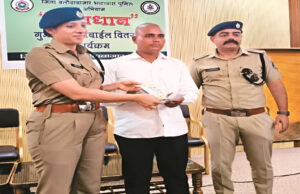 गुम मोबाइल को खोजने कई जगहों पर छापेमारी, 305 मोबाइल खोज निकाला