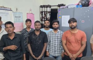 पुलिस ने दो व्यक्तियों से धारदार चाकू किया बरामद, 12 लोगों पर आबकारी के तहत चालानी कार्रवाई