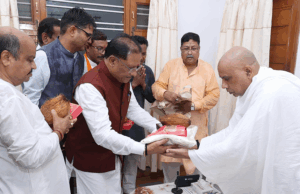 मुख्यमंत्री श्री विष्णु देव साय गुरु पूर्णिमा के अवसर पर रायगढ़ जिले के ग्राम बनोरा स्थित अघोर गुरुपीठ में गुरु दर्शन के लिए पहुंचे