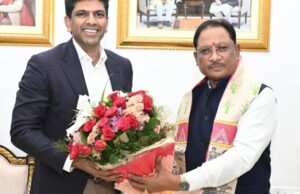 मुख्यमंत्री श्री विष्णु देव साय से केंद्रीय संचार एवं ग्रामीण विकास राज्य मंत्री डॉ. चन्द्रशेखर पेम्मासानी ने की सौजन्य मुलाक़ात