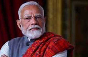 वाराणसी पहुंचे पीएम मोदी, एयरपोर्ट से सभास्थल के लिए हुए रवाना
