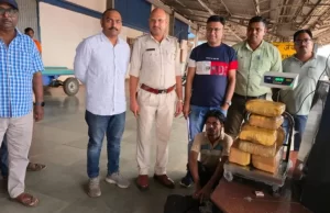 गांजा की तस्करी करने वाले को स्टेशन में पकड़ा