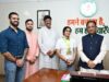 मुख्यमंत्री से एशियन अफ्रीकन पैसिफिक पावरलिफ्टिंग चैंपियनशिप की स्वर्ण पदक विजेता सुश्री नमी राय पारेख ने की मुलाकात