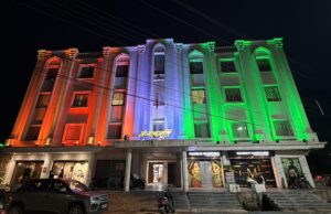 शैलेंद्र नगर में हर घर तिरंगा अभियान: तिरंगे के सुनहरे रंगों से जगमगाए घर