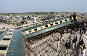 पाकिस्तान में पटरी से उतरी ट्रेन, 29 यात्री घायल