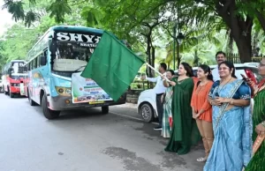 80 वरिष्ठ नागरिकों का रायपुर दर्शन यात्रा, महापौर ने बस को दिखाई हरी झंडी