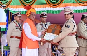 स्वतंत्रता दिवस समारोह: मुख्यमंत्री ने 35 पुलिस अधिकारियों एवं जवानों को पुलिस पदकों से किया सम्मानित
