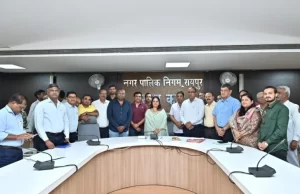 43 व्यापारियो को नवीन मार्केट पुनर्विकास योजना की दी गई जानकारी