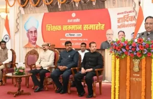 शिक्षक अपने विद्यार्थियों के लिए रोल मॉडल होता है: राज्यपाल डेका