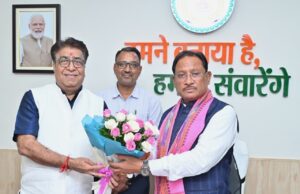 मुख्यमंत्री से ट्रिपल आई टी नया रायपुर के निदेशक प्रोफेसर ओमप्रकाश व्यास ने की सौजन्य मुलाकात