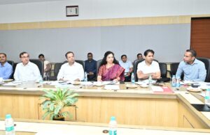 मुख्यमंत्री के प्रमुख सचिव ने नक्सल प्रभावित जिलों में विकास कार्यों की समीक्षा की