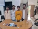 ट्रेन के दरवाजा के पास खड़े यात्री के हाथ में डंडा मारकर मोबाइल लूट की वारदात को देते थे अंजाम