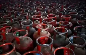 गैस एजेंसी पर छापेमारी, 6.33 लाख रुपये के अवैध सिलेण्डर जब्त