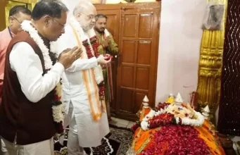 केंद्रीय गृह मंत्री श्री अमित शाह और मुख्यमंत्री श्री विष्णुदेव साय ने मां दंतेश्वरी की पूजा-अर्चना कर देश-प्रदेश की सुख-शांति, समृद्धि और खुशहाली का मांगा आशीर्वाद