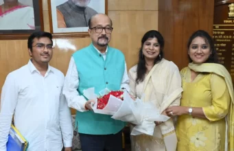 राज्यपाल डेका से अखिल भारतीय व्यापारिक परिसंघ महिला इकाई के सदस्यों ने भेंट की