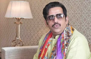 रवि किशन ने अपने इंस्टाग्राम हैंडल पर अपने कई दोस्तों संग दिवाली का मनाया जश्न