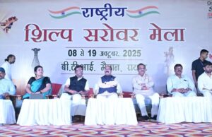 राष्ट्रीय शिल्प सरोवर मेला में, दिवाली की खरीददारी जोरो पर,