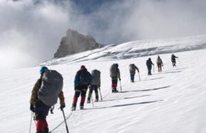 हिमालय में गूँजी जशपुर की गूंज: आदिवासी युवाओं ने जगतसुख पीक पर खोला नया मार्ग
