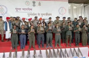 कांकेर में 21 नक्सलियों ने छोड़ा हिंसा का रास्ता, पुलिस के सामने किया आत्मसमर्पण