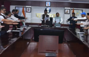 राजभवन सचिवालय और मंत्रालय के अधिकारियों-कर्मचारियों ने संविधान की प्रस्तावना का किया वाचन