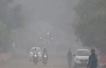 दिल्ली में वायु प्रदूषण ने बढ़ाई चिंता, कई क्षेत्रों में AQI “खराब” श्रेणी में