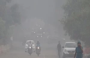 दिल्ली में प्रदूषण का प्रहार, सरकारी दफ्तरों के समय में बड़ा बदलाव