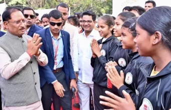 मुख्यमंत्री साय ने यूनिटी मार्च के लिए राज्य के 68 युवाओं के दल को हरी झंडी दिखाकर किया रवाना