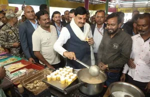 मुख्यमंत्री यादव का नानाखेड़ा बस स्टैंड दौरा, यात्रियों और दुकानदारों से की चाय पर चर्चा
