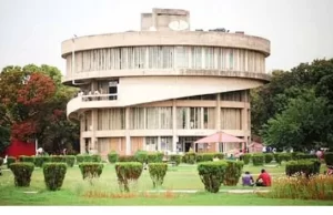 शिक्षा मंत्रालय ने छात्रों की मांग मानी, पंजाब यूनिवर्सिटी की सीनेट में नहीं होगा बदलाव
