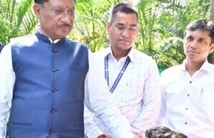 पैरों से चित्र उकेरने वाली पूनम बिटिया के जीवन में मुख्यमंत्री ने भरी नई उम्मीद — अब विशेष विद्यालय में मिलेगा शिक्षण और छात्रवृत्ति