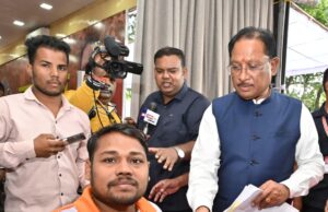 दिव्यांग रग्बी खिलाड़ी की मदद के लिए मुख्यमंत्री आगे आए — जनदर्शन में स्वीकृत किया 90 हजार रुपए का आर्थिक अनुदान