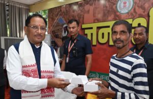 मुख्यमंत्री श्री विष्णुदेव साय ने समझी पीड़ा, तुरंत बढ़ाया कदम – श्री रमन निर्मलकर को सौंपा श्रवण यंत्र