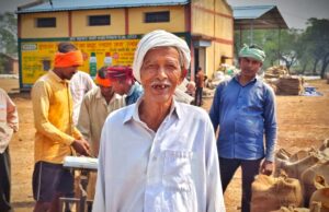धान विक्रय में हुई सुगमता से प्रसन्नचित है बुजुर्ग किसान कोल्हु राम साहू