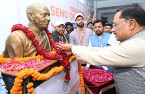 मुख्यमंत्री श्री विष्णुदेव साय ने यूनिटी मार्च के लिए राज्य के 68 युवाओं के दल को हरी झंडी दिखाकर किया रवाना