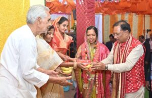 मुख्यमंत्री श्री विष्णुदेव साय बसना सलखण्ड में मां महालक्ष्मी पूजन कार्यक्रम में हुए शामिल