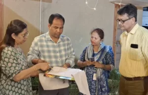 मतदाता सूची के विशेष गहन पुनरीक्षण अभियान के तहत कलेक्टर को बीएलओ ने सौंपा गणना प्रपत्र