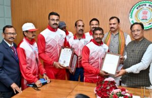 मुख्यमंत्री श्री साय से मास्टर एथलीट फेडरेशन ऑफ इंडिया के प्रतिभागियों ने की सौजन्य भेंट
