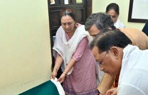 ज्ञानपीठ सम्मानित साहित्यकार विनोद कुमार शुक्ल को मुख्यमंत्री श्री विष्णु देव साय ने दी भावभीनी अंतिम श्रद्धांजलि