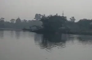 खारुन नदी पर अवैध रेत उत्खनन, रायपुर–दुर्ग खनिज अमले की कार्यवाही, मशीन व चैन माउंट मशीन जब्त