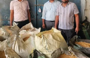 तीन पोहा मिलों के स्टॉक सील, 384 कट्टा अवैध धान जब्त