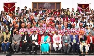 राष्ट्रपति भवन में छत्तीसगढ़ की झांकी कलाकारों का सम्मान,राष्ट्रपति मुर्मु ने सराही जनजातीय कला, कलाकार हुए भावविभोर