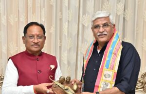 केंद्रीय पर्यटन एवं संस्कृति मंत्री श्री गजेन्द्र सिंह शेखावत ने मुख्यमंत्री श्री विष्णुदेव साय से की सौजन्य भेंट